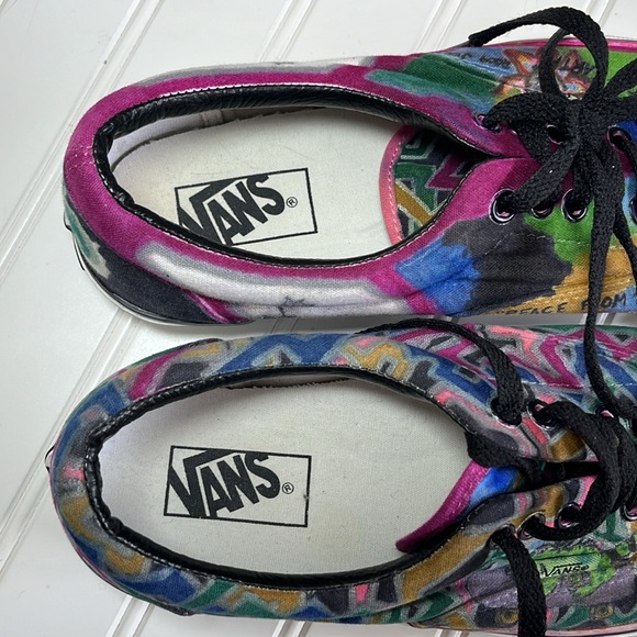 Vans custom graphics with frog, peace sign and graffiti - Picture 9 of 9